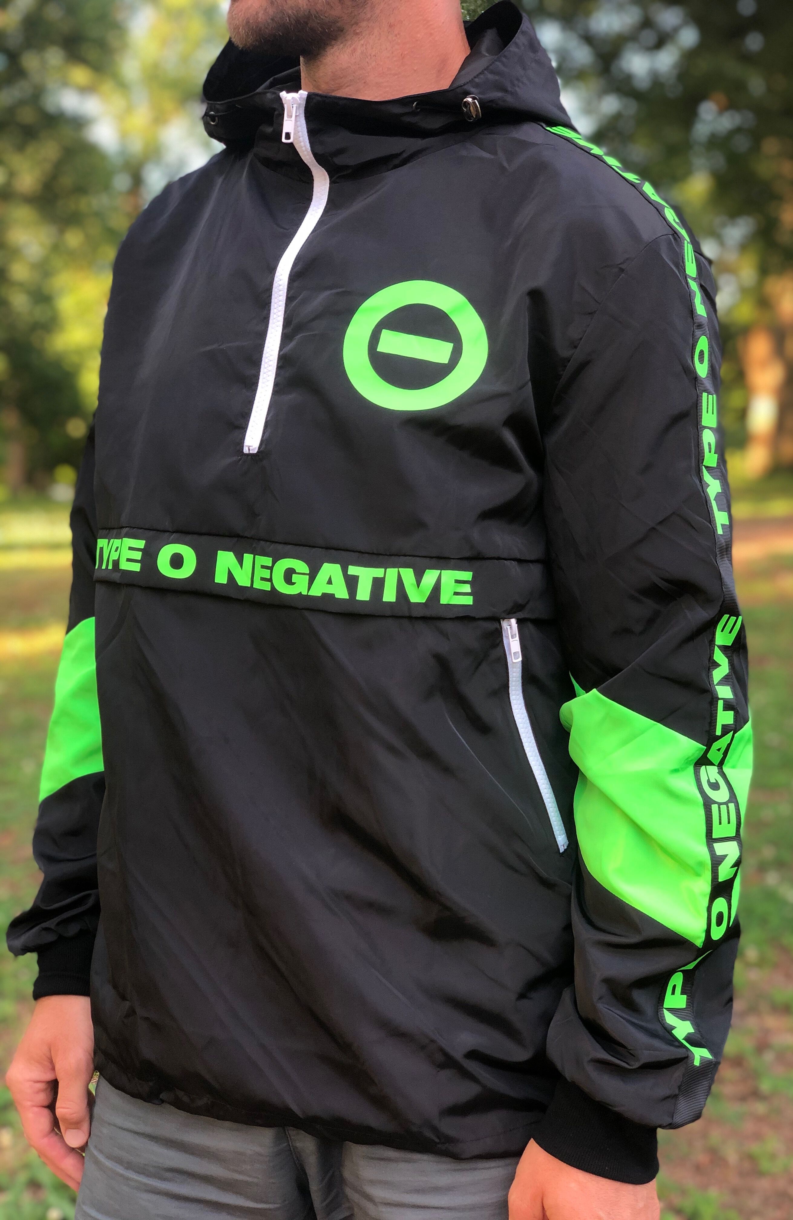 Windbreaker top with logo